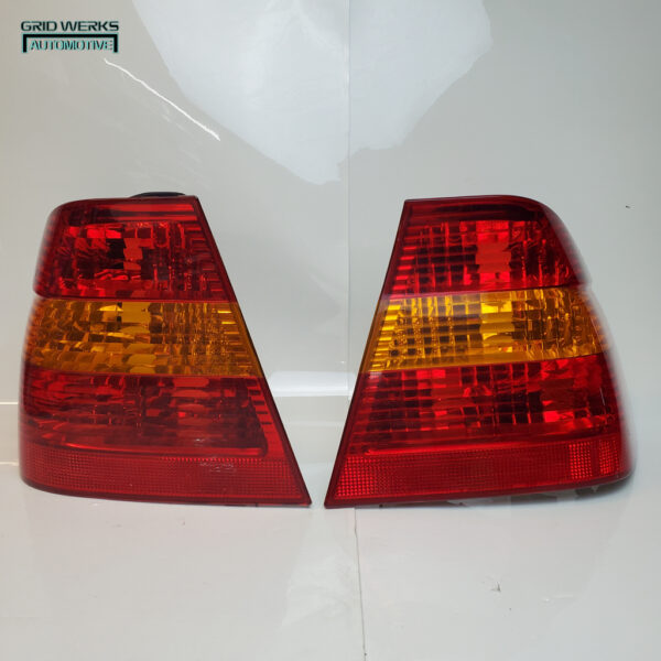 01-05 BMW E46 TAIL LIGHT PAIR 6907934 + 6907933