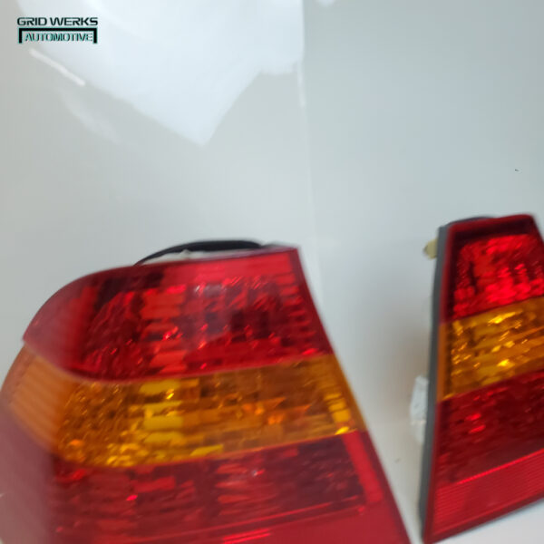 01-05 BMW E46 TAIL LIGHT PAIR 6907934 + 6907933 - Image 9