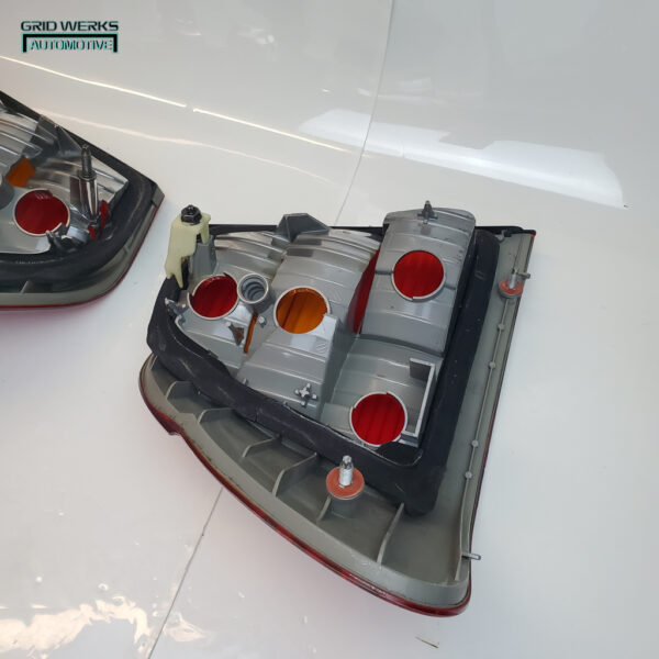 01-05 BMW E46 TAIL LIGHT PAIR 6907934 + 6907933 - Image 2