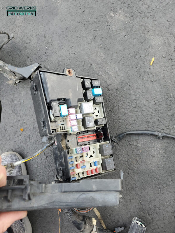 2004-2009 Mazda Mazda3 engine wiring harness / loom & fuse box 2.3L M/T - Image 4
