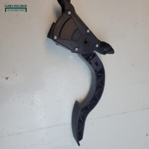 2010-2012 Hyundai Santa Fe gas accelerator pedal 32700 1U000