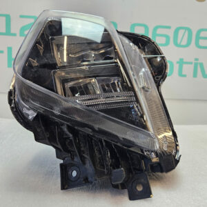 2022-2024 Hyundai Tucson driver headlight LED 92102 cw105 (crack in lens)